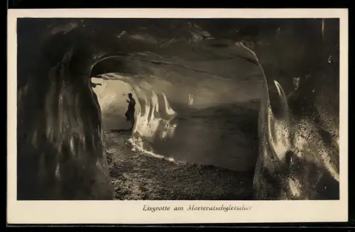 AK Eisgrotte am Morteratschletscher mit einem Mann