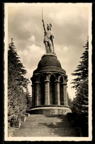 AK Detmold, Hermannsdenkmal, Totalansicht mit Treppe