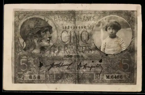 AK Portrait einer Frau und eines Kindes mit fünf Francs-Schein als Passepartout