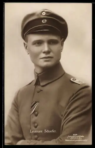 Foto-AK Sanke Nr.507: Porträt Kampfflieger Leutnant Schaefer