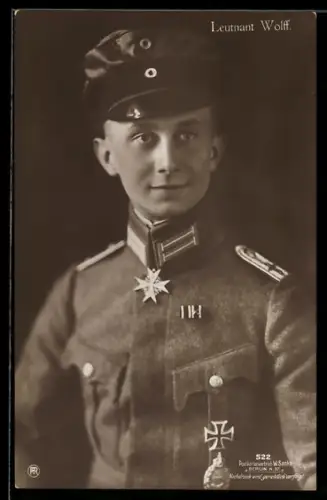Foto-AK Sanke Nr. 522: Porträtbild von Leutnant Wolff in Uniform, Flugzeug