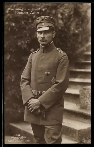 Foto-AK Sanke Nr. 557: Leutnant Adam in Uniform mit Flugzeugführerabzeichen und EK I