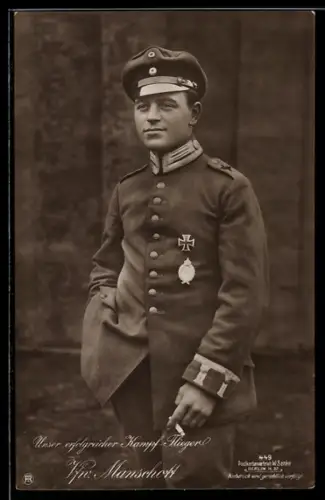 AK Sanke 449, Kampf-Flieger Vfw. Manschott in Uniform mit Zigarette
