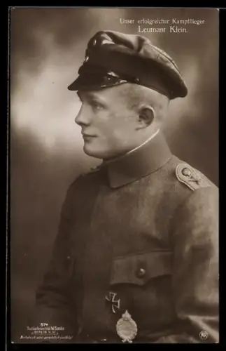 Foto-AK Sanke Nr. 514: der erfolgreiche Kampfflieger Leutnant Klein in Uniform