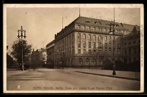 AK Berlin, Hotel Adlon, Unter den Linden 1, am Pariser Platz, Hausansicht