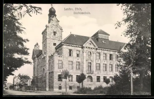 AK Landau / Pfalz, Strassenpartie an der Handelschule