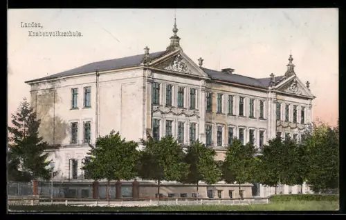 AK Landau, Knabenvolksschule mit Grünanlagen, Aussenansicht