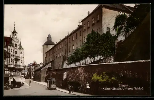 AK Siegen, Partie in der Kölner Strasse am unteren Schloss, Strassenbahn