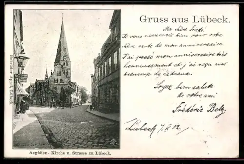 AK Lübeck, Aegidien-Kirche und Strasse mit Passanten