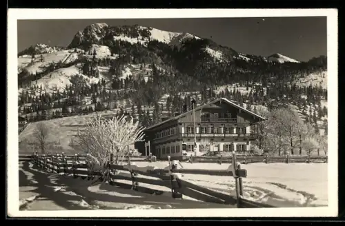 Foto-AK Osterhofen, Hotel Alpenhof mit verschneitem Bergpanorama