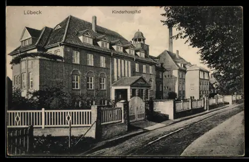 AK Lübeck, Kinderhospital mit Strassenpartie