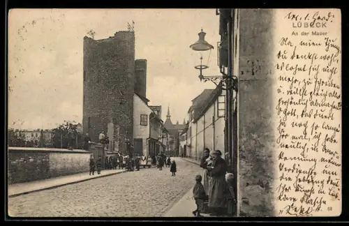 AK Lübeck, Strasse an der Mauer