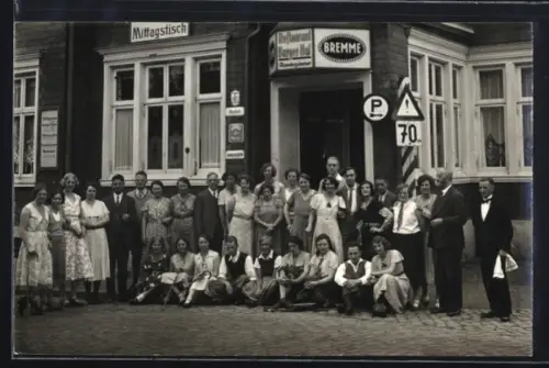 AK Burg /Solingen, Hotel Burger Hof Bremme, Eingang mit Gästegruppe u. Kellner