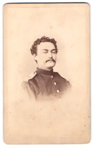 Fotografie Otto Pest, Potsdam, Nauener Str. 42, Gefreiter vom Regiment Nr. 26 in Uniform