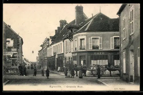 AK Egreville, Grande Rue avec café et charrette tirée par des chevaux