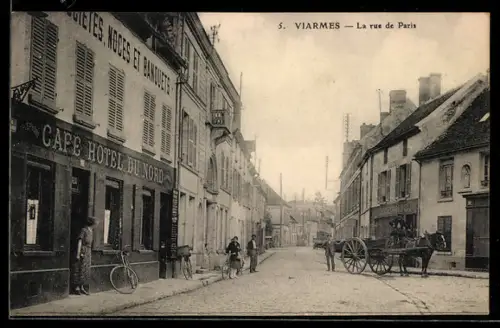 AK Viarmes, La rue de Paris avec le Café Hôtel du Nord et une charrette tirée par un cheval