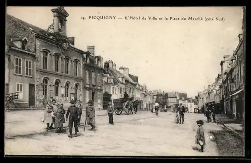 AK Picquigny, L`Hôtel de Ville et la Place du Marché, côté Sud