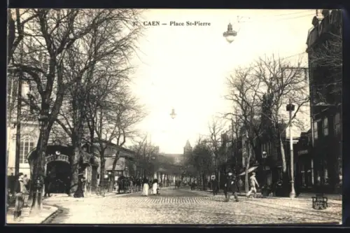 AK Caen, Place St-Pierre avec arbres et passants en hiver