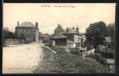 AK Camon, Entrée du Village