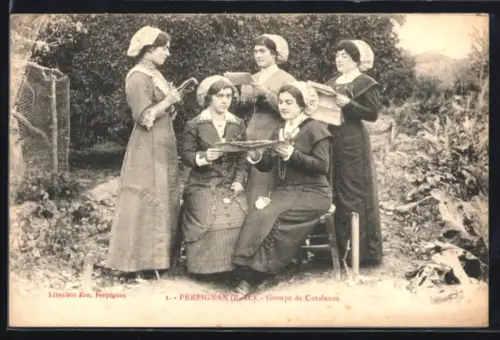 AK Perpignan /P.-O., Groupe de Catalanes