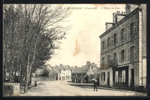 AK Huelgoat /Finistère, L`Hôtel du Lac et la rue principale