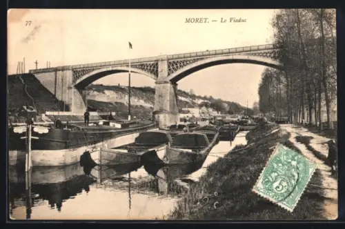 AK Moret, Le Viaduc avec péniches sur le canal