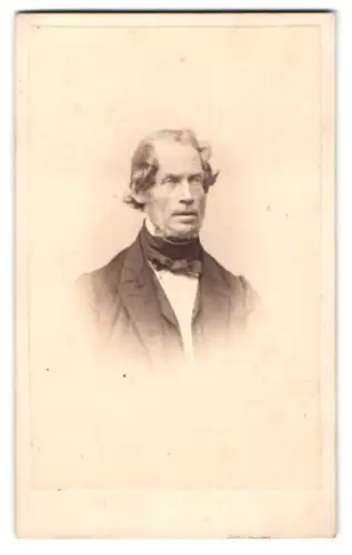 Fotografie Heinrich Meyer, Jever, Porträt Prof. Dr. Ferdinand Sophius König, Bruder des Oberstabsarztes