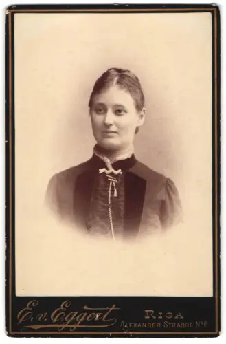 Fotografie E. v. Eggert, Riga, Alexander-Strasse 6, Porträt von Jenny Säbelmann