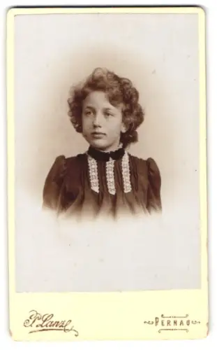 Fotografie P. Lanz, Pernau, Porträt eines jungen Mädchens