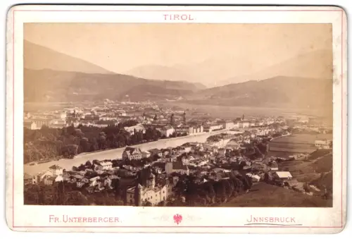 Fotografie Fr. Unterberger, Innsbruck, Ansicht Innsbruck, Blick über den Ort