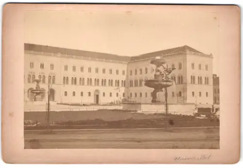 Fotografie unbekannter Fotograf, Ansicht München, Universität mit Brunnen