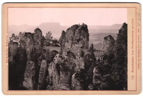 Fotografie Hermann Poy, Dresden, Ansicht Basteibrücke /Sächsische Schweiz, Basteibrücke vom Ferdinandstein gesehen 1896