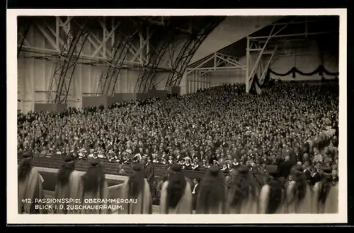 AK Oberammergau, Passionsspiel, Blick in den Zuschauerraum