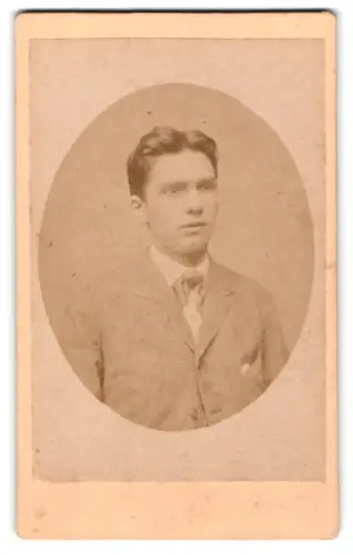 Fotografie Hermann Ramm, Magdeburg, Lüneburgerstr. 2, Porträt eines jungen Mannes