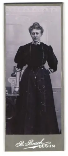 Fotografie B. Busch, Büsum, Elegante Dame im langen Kleid