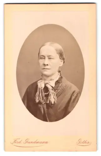Fotografie Ferd. Grundmann, Gotha, Löwenstrasse 9, Porträt einer Dame