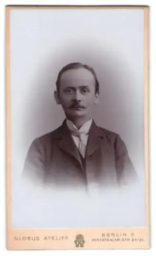 Fotografie Globus Atelier, Berlin, Rosenthaler-Str. 27/31, Porträt eines eleganten Mannes