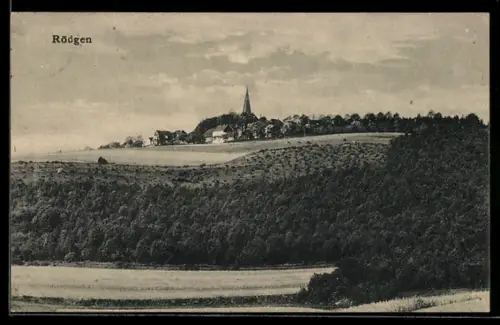 AK Rödgen, Dorfansicht mit Kirche auf dem Hügel