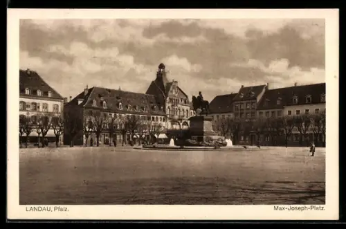 AK Landau /Pfalz, Max-Joseph-Platz, Reiterstandbild und Brunnen