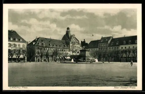 AK Landau /Pfalz, Max-Joseph-Platz, Reiterstandbild und Brunnen