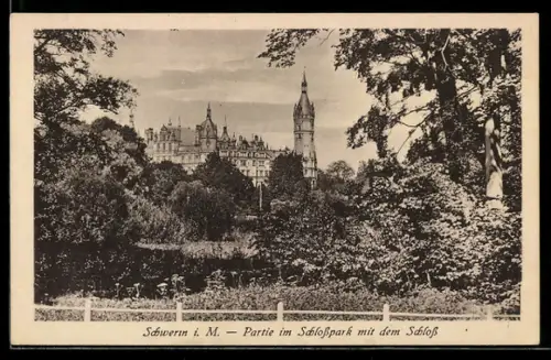 AK Schwerin i. M., Partie im Schlosspark mit dem Schloss