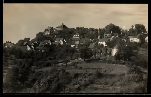 Foto-AK Siegen, Ortsansicht mit Schloss auf dem Hügel