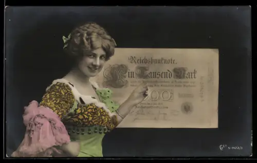 AK junge Frau im Kleid neben einer Eintausend Mark Reichsbanknote