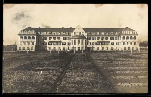 Foto-AK Frankfurt-Niederrad, Blick zum Friedrichsheim