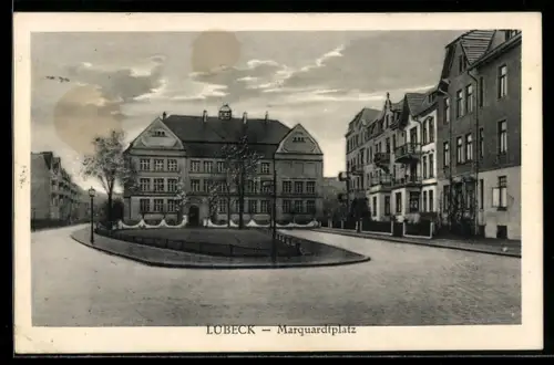 AK Lübeck, Strassenpartie am Marquardtplatz