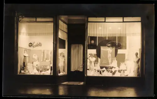 Foto-AK Lübeck, Geschäft Charlotte für Damenmode in der Breitestrasse 25