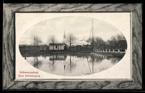 AK Schwarzenbek, Partie am Bahnübergang mit Lokomotive und Kirchturm, Bilderrahmenpassepartout