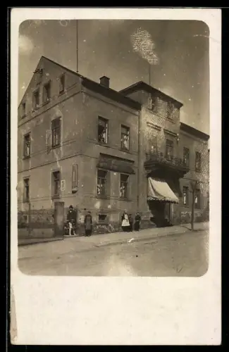 Foto-AK Rabenau /Sachsen, Schuhmacher Max Grahl in der Bismarckstrasse 25C