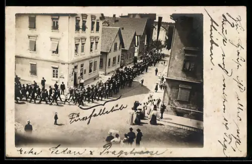 Foto-AK Feuerbach /Stuttgart, Strasseneck an der Pragstrasse mit Festgesellschaft