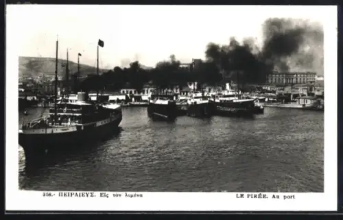 AK Le Pirée, Au port